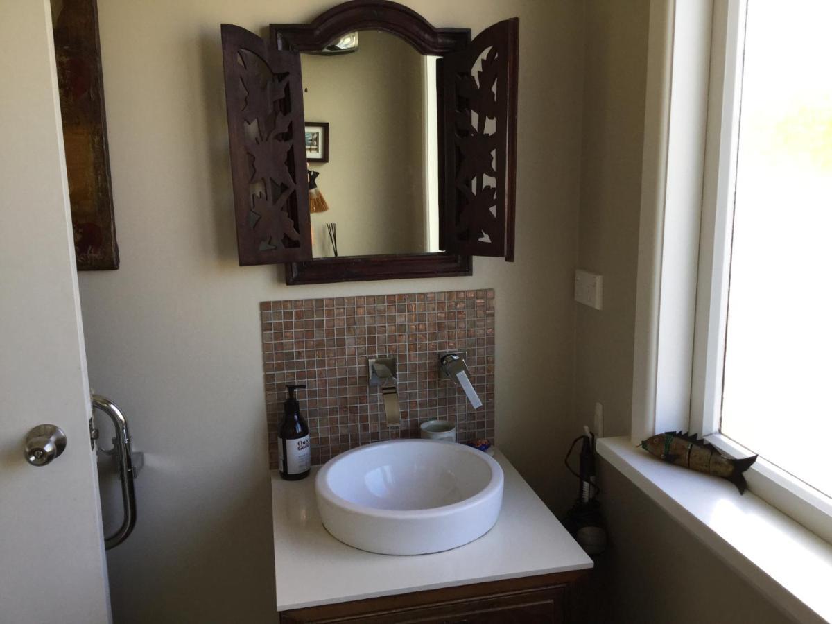 Bed and Breakfast Sundari Retreat Otaki Esterno foto